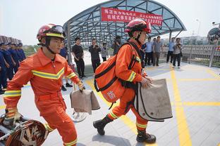 艾贝尔：拜仁不会在新帅问题上操之过急，我们在紧锣密鼓地工作